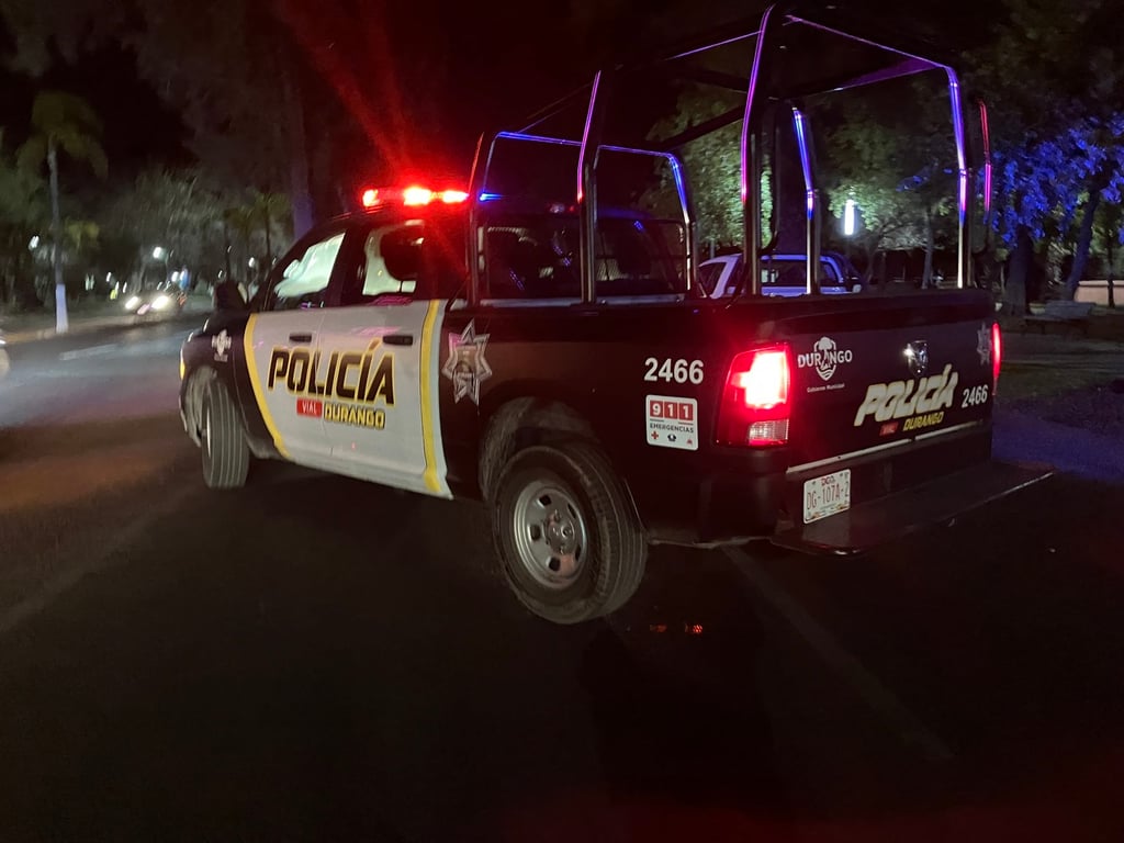 Accidente. Una familia que regresaba a Durango de estar en Nombre de Dios volcó en el bulevar De la Juventud; cuatro personas resultaron lesionadas.