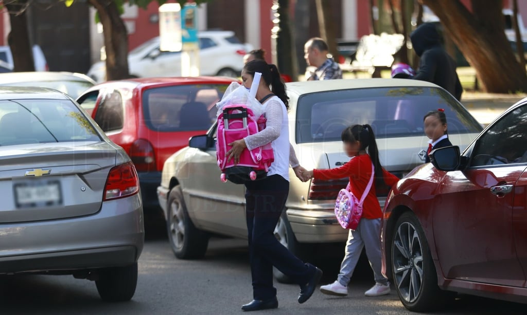 Niños, con la emoción del primer día de clases