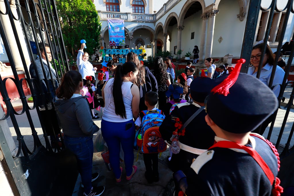 Preparativos. Docentes y administrativos de escuelas volvieron a las actividades desde la semana pasada.
