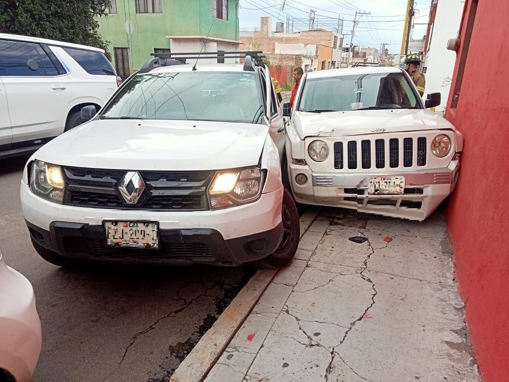 Jovencito se pasa el alto y genera un fuerte hecho vial en Analco