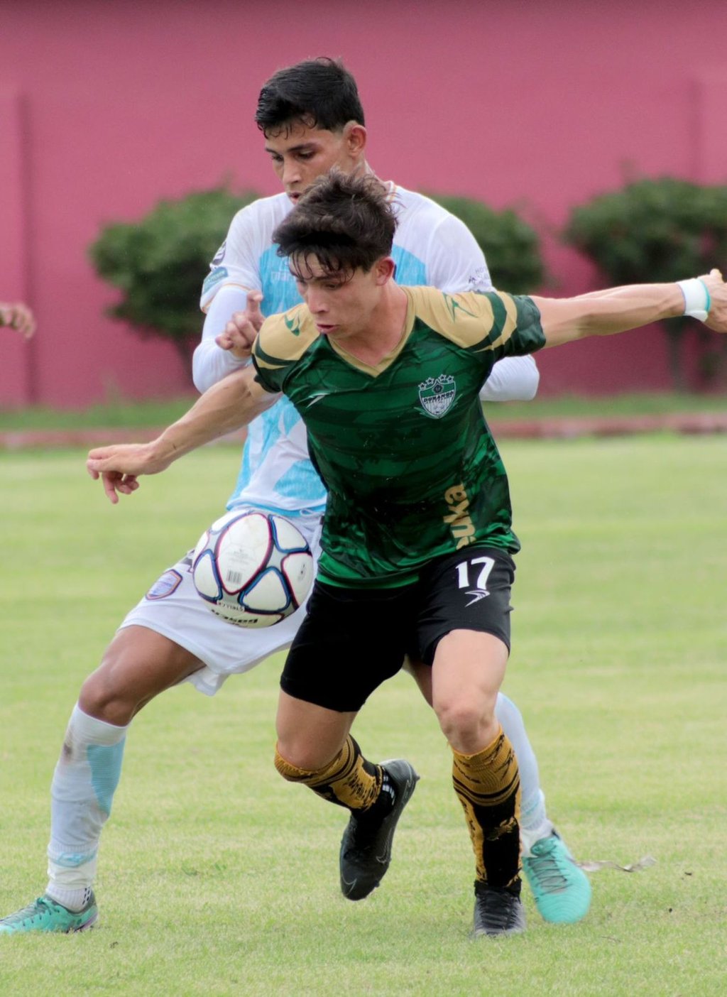 Punto. Ala cranes de Durango rescató un punto al empatar, fuera de casa, ante los Tritones de Vallarta, en el inicio de la Liga Premier de la FMF.