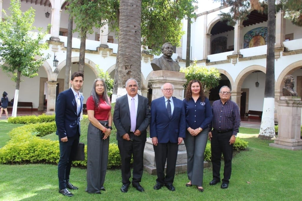 Colaboración. El Dr. José Narro Robles. también exsecretario de Salud, dialogó con funcionarios y directivos de la UJED para impulsar proyectos de beneficio social.  