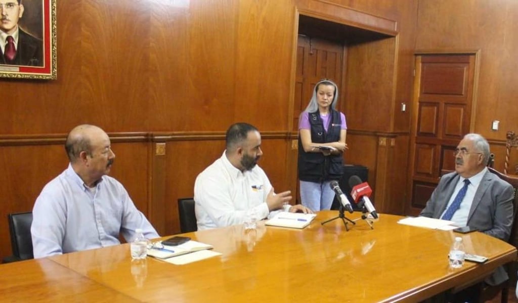 El rector Rubén Solís Ríos recibió a integrantes de la Cámara de Comercio del municipio de Vicente Guerrero, con el objetivo de reforzar la colaboración entre ambas instituciones.