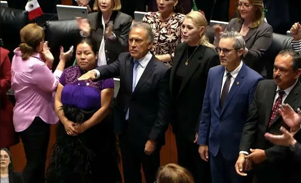 ‘¡Traidor, traidor!’; Yunes Linares toma protesta en el Senado arropado por Morena