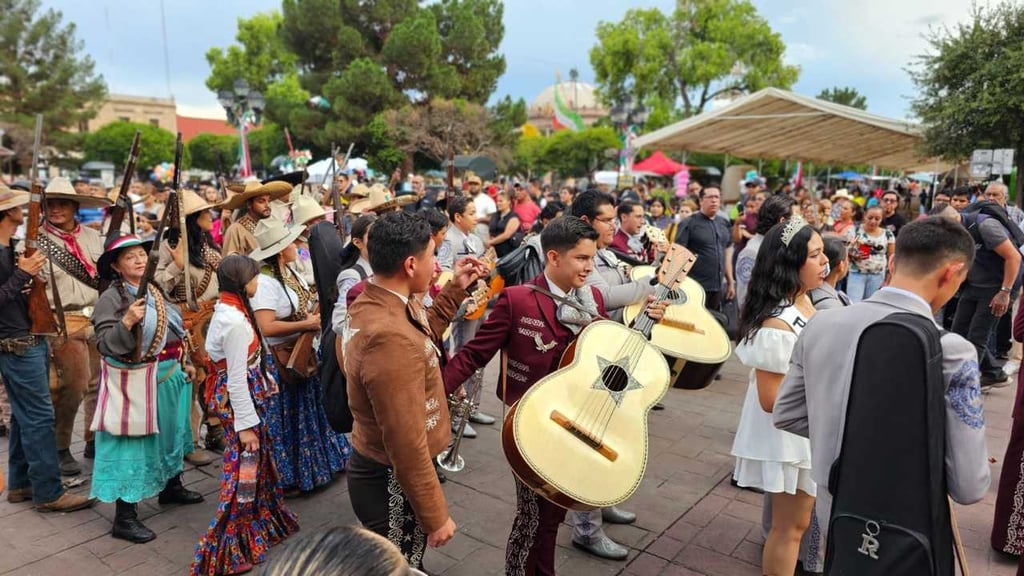 Gratuito. Las presentaciones no tendrán costo y serán para todo público, ya que se desarrollarán en las principales plazas de la capital.