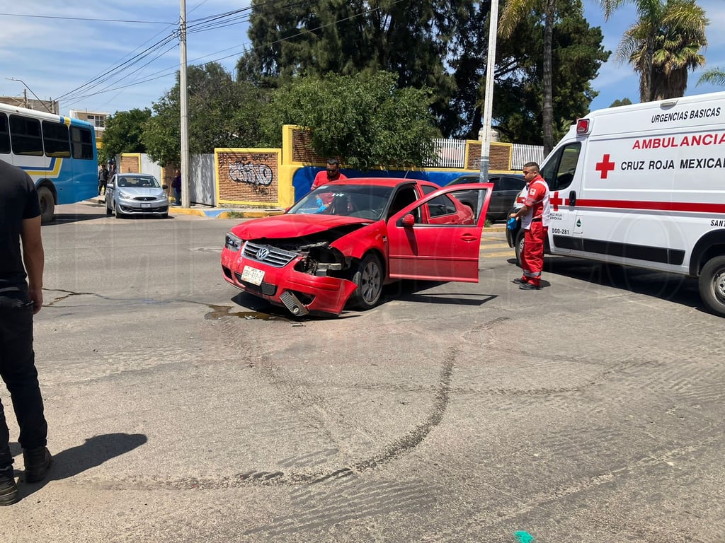 Choque en Gómez Palacio y Dolores del Río deja cuantiosos daños materiales 