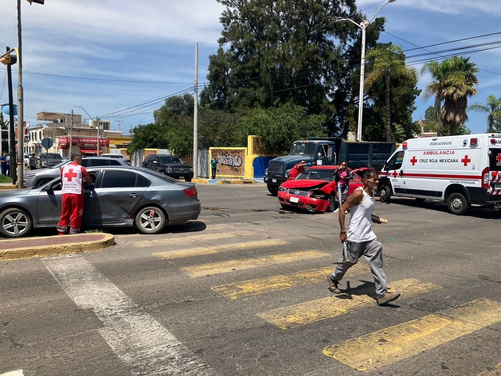 Accidente.  Dos vehículos, conducidos por mujeres, colisionaron en el crucero del bulevar Dolores del Río y calle Gómez Palacio.