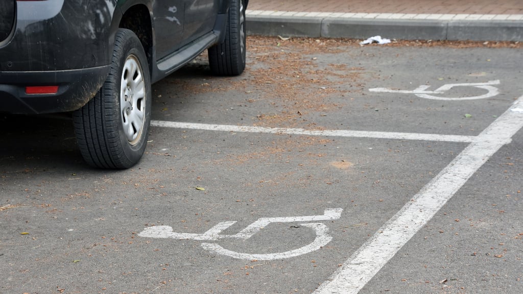 ¿De cuánto es la multa en Durango por estacionarse en lugar de discapacitados?