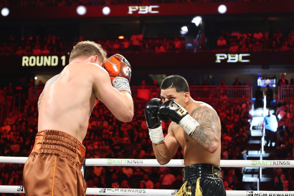 Canelo Álvarez vence a Edgar Berlanga en una pelea de muchas palabras y sin nocaut