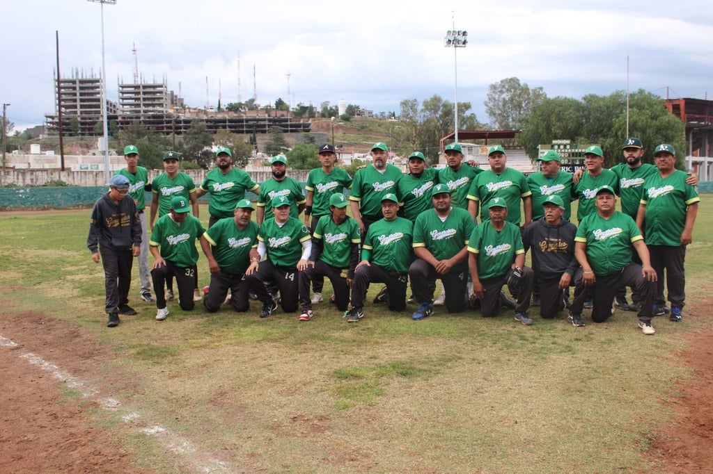 Agenda. Esta tarde se reabuda la sweiw final de la Liga de Slow Pitch Interdependencias, entre Fenerales y Rino.