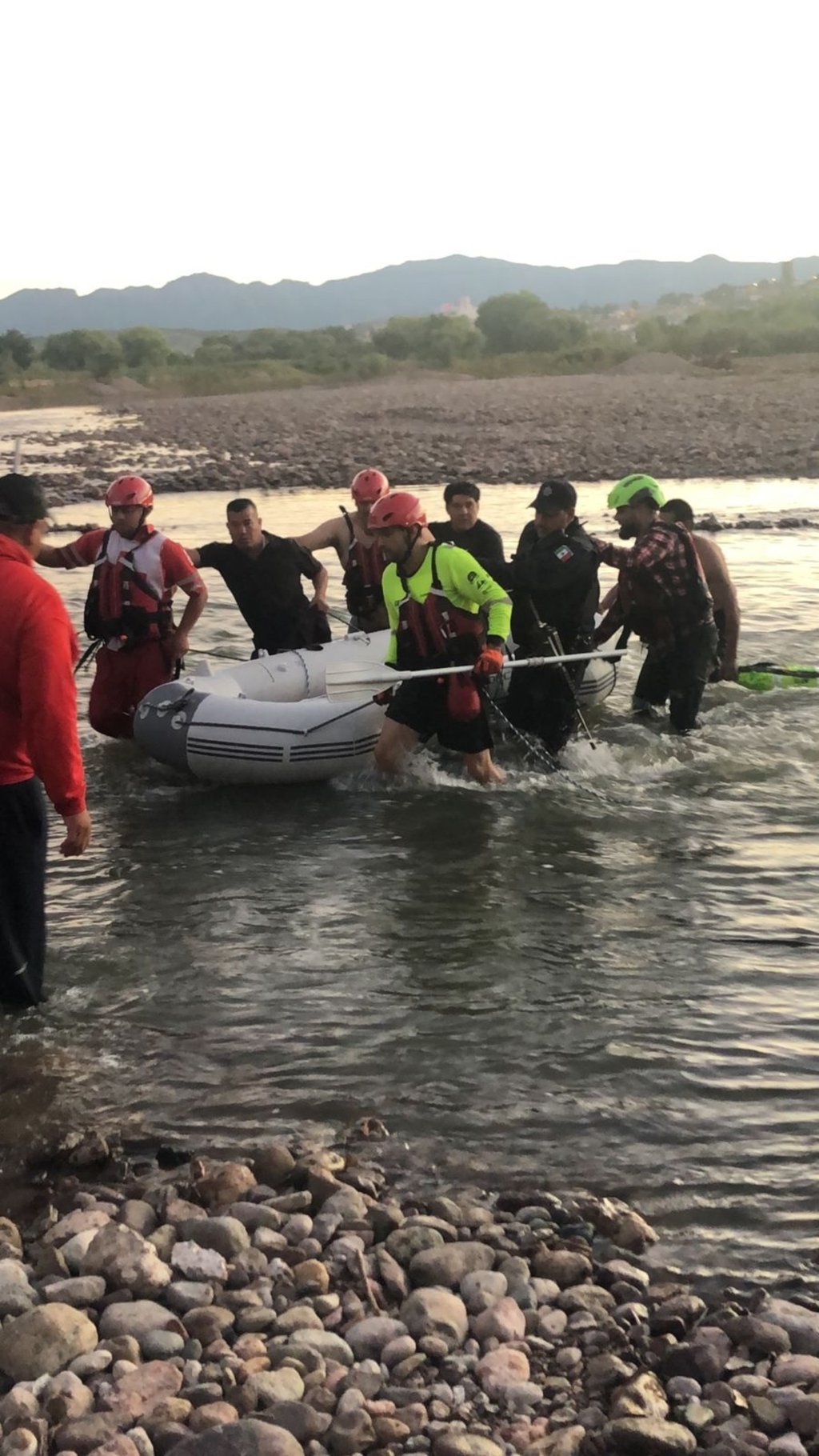 Un adolescente dijo que iba a jugar con sus amigos, pero murió ahogado en el río Santiago Papasquiaro.