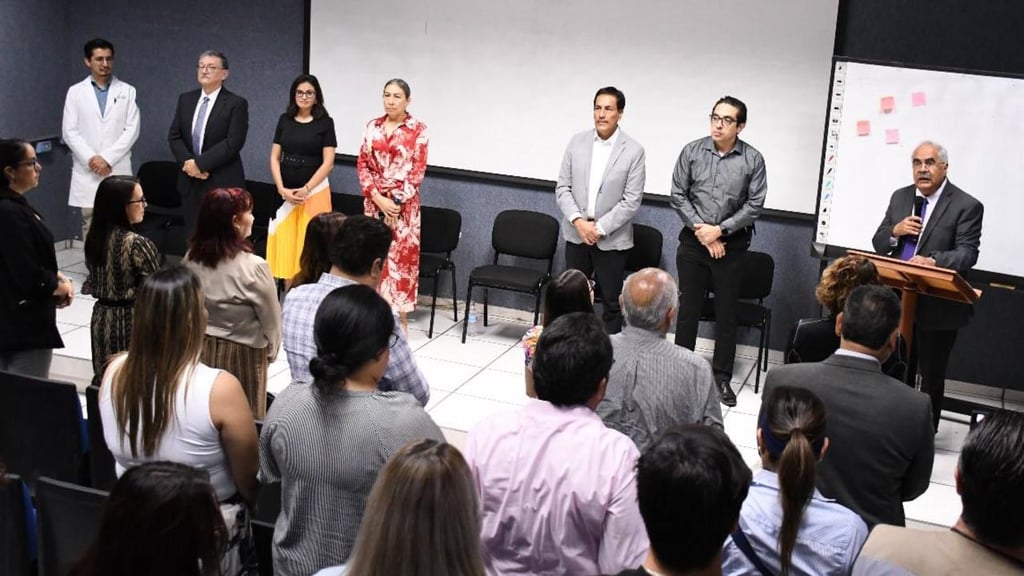 Durante su intervención, Solís Ríos expresó su satisfacción al ver que la salud mental se ha convertido en una prioridad para la comunidad estudiantil.