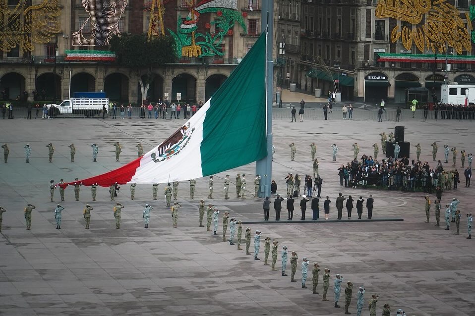 Así fue el izamiento de la bandera en honor a víctimas de sismos de 1985 y 2017 | VIDEO