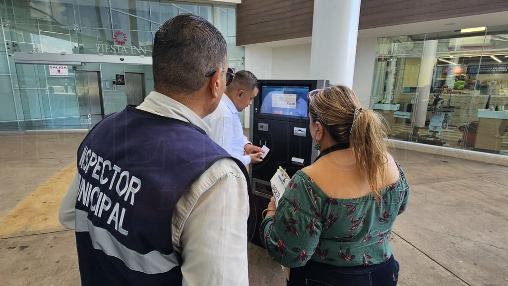 Sanciona Inspectores a estacionamiento de Paseo Durango