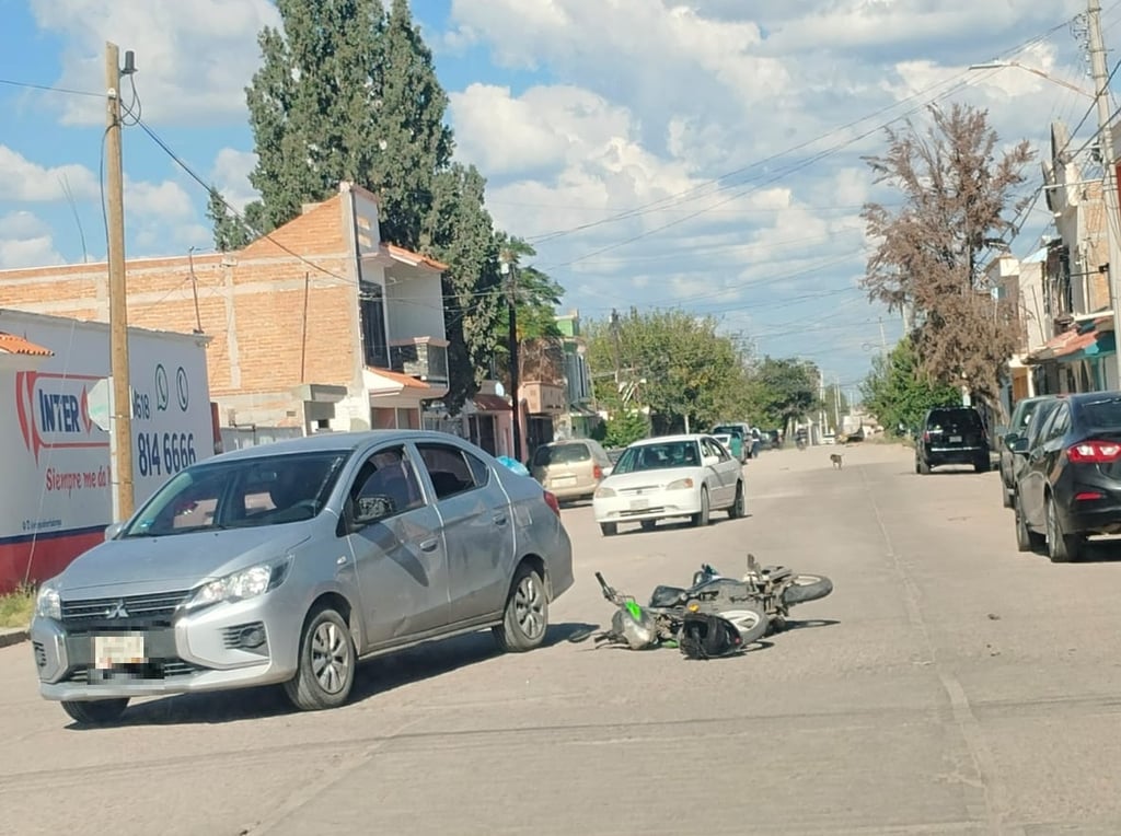 Mujer motociclista acabó hospitalizada tras accidente en Las Nubes