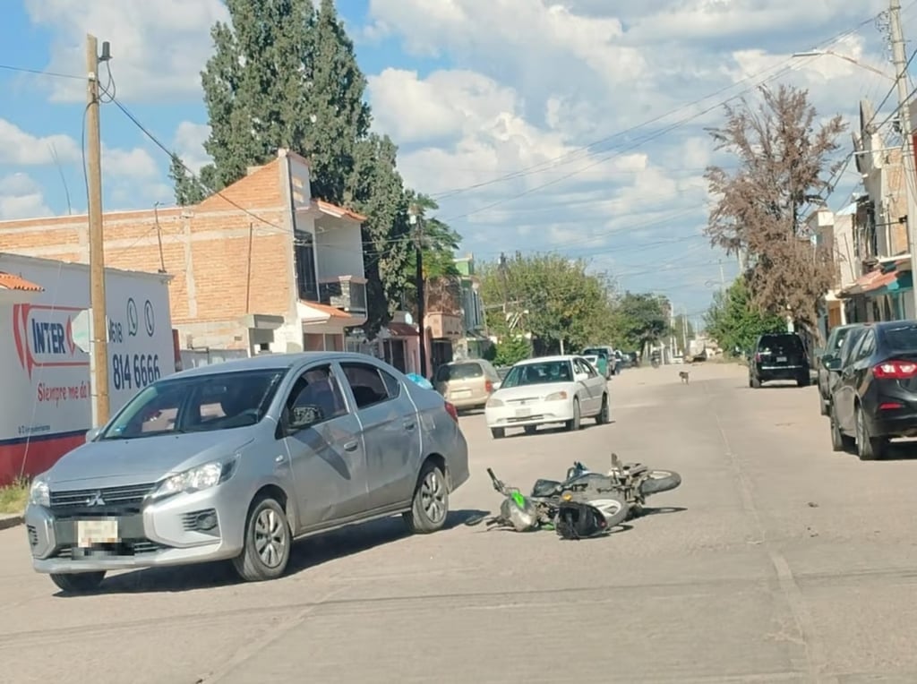 Accidente. Una mujer sufrió lesiones al participar en un hecho vial cuando conducía una motocicleta.