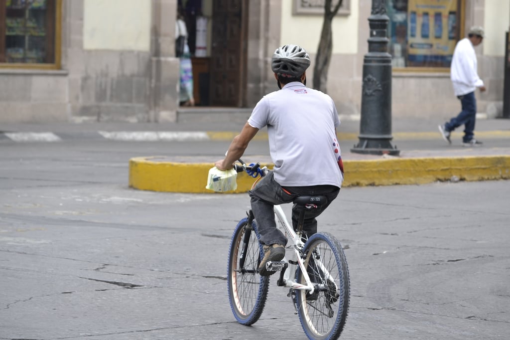 Contaminación. En Durango, uno de los principales generadores de contaminantes es el transporte que usa gasolina y diésel, por lo que se busca promover el uso de la bicicleta.