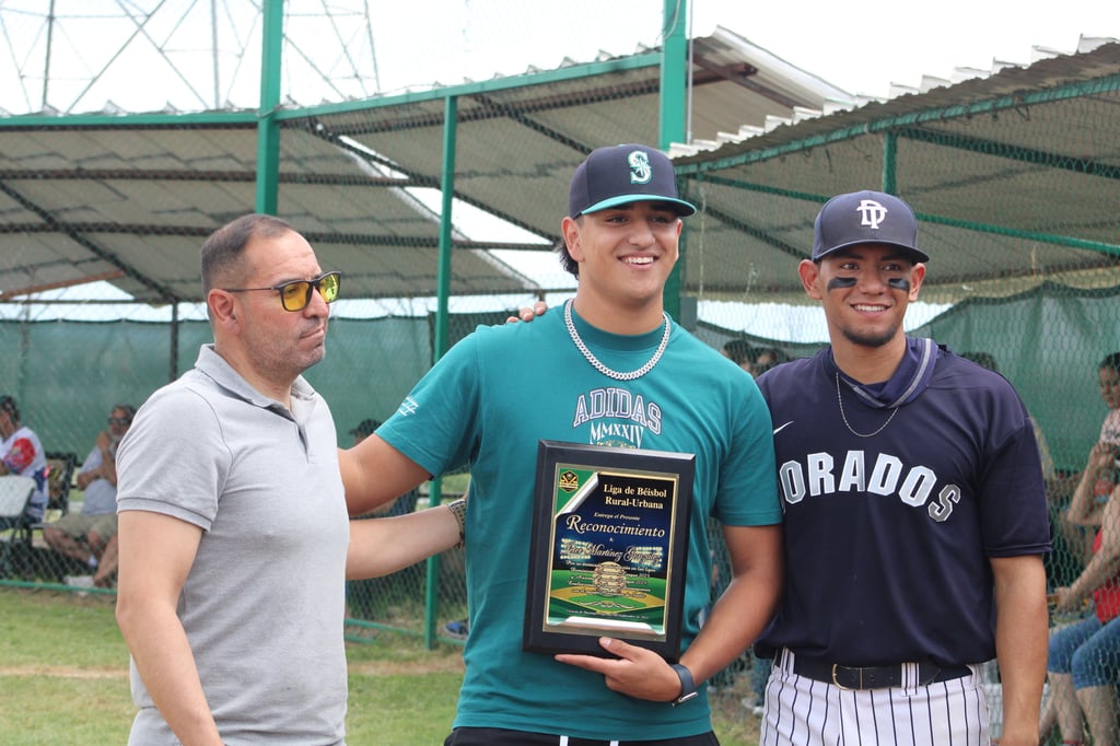 El joven duranguense, Jeter Martínez, trabaja para su sueño