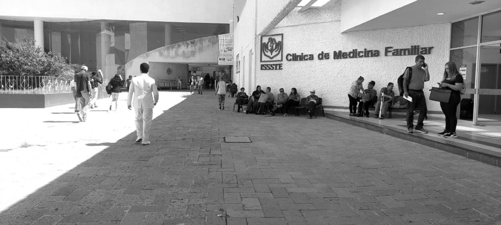 ISSSTE. Los médicos internistas del ISSSTE se están manifestando porque temen que ya no les paguen lo que se acordó a nivel nacional en abril y que ya pagan el IMSS y la SSD.