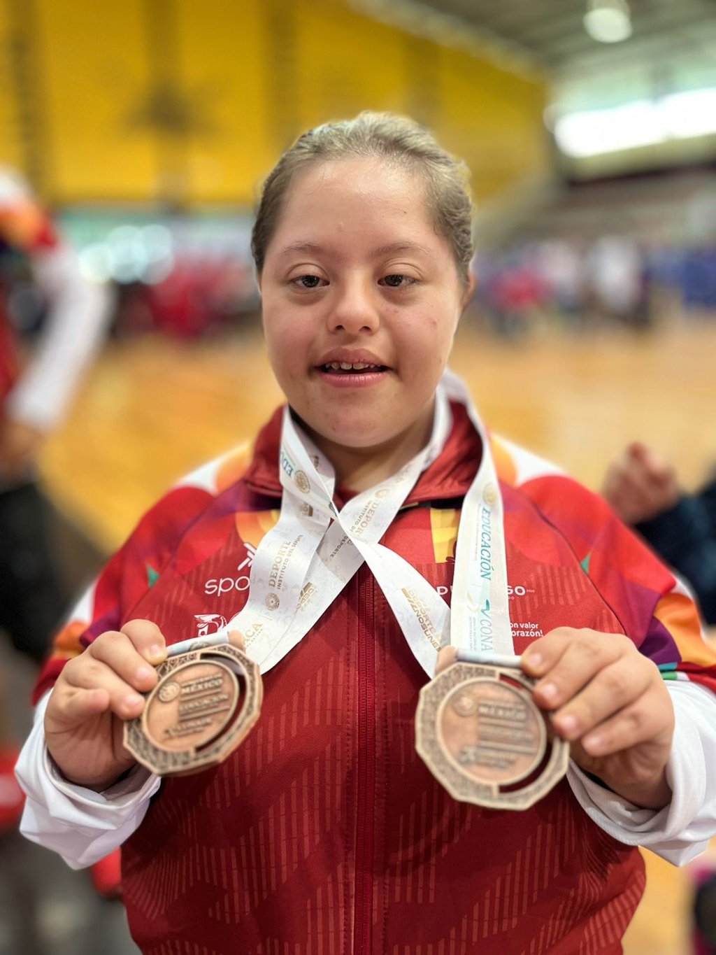 Medallista. Dos medallas de bronce consiguió la jovencita Natalia Bujanda en el paratenis de mesa en los Juegos Paranacionales Conade 2024, que se celebran en Oaxaca. 