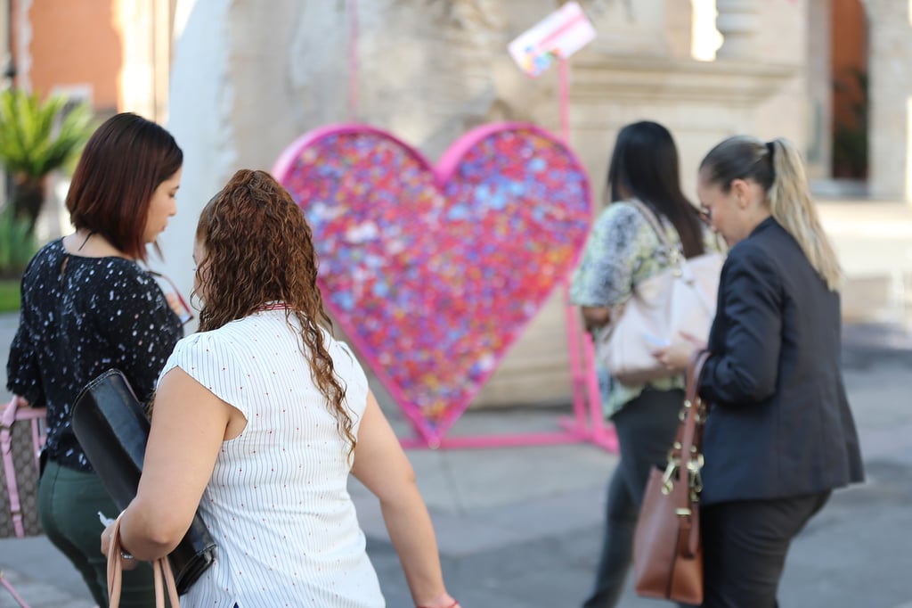 Periodo. Todo octubre, el Mes Rosa, se realizan actividades de prevención y concientización para prevenir el cáncer de mama en instituciones, sociedad civil y dependencias gubernamentales.