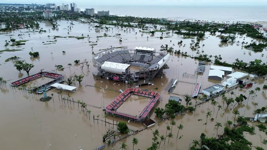 La Arena GNP vuelve a sufrir daños; ahora por el huracán John