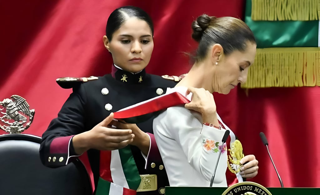 ¿Quién es Juana Jazmín, la cadete que colocó la banda presidencial a Claudia Sheinbaum? 