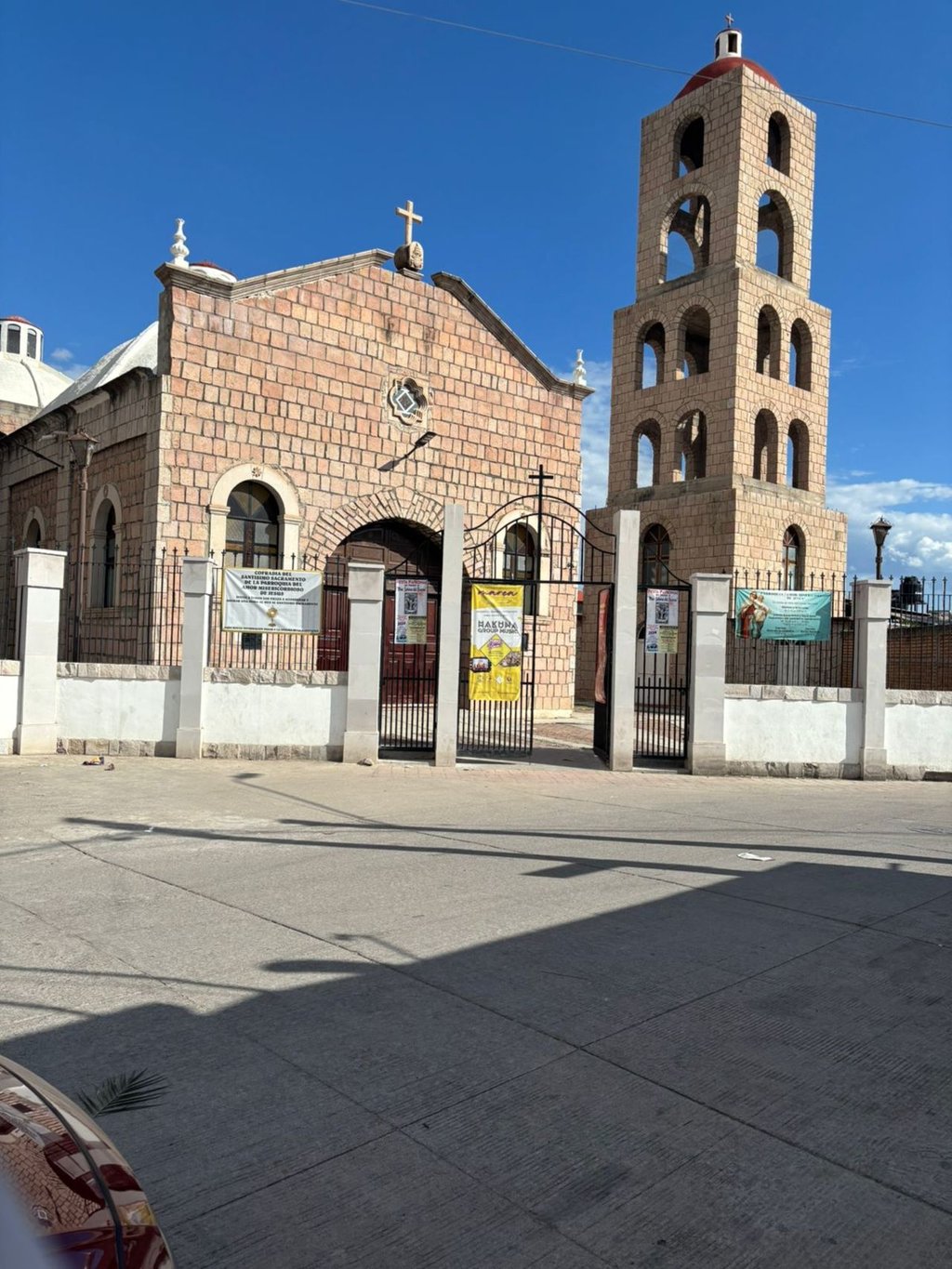 Actitud. En el Templo Amor Misericordioso de Jesús, ubicado en el fraccionamiento Huizache I, también ingresan los menores para atemorizar a los feligreses.