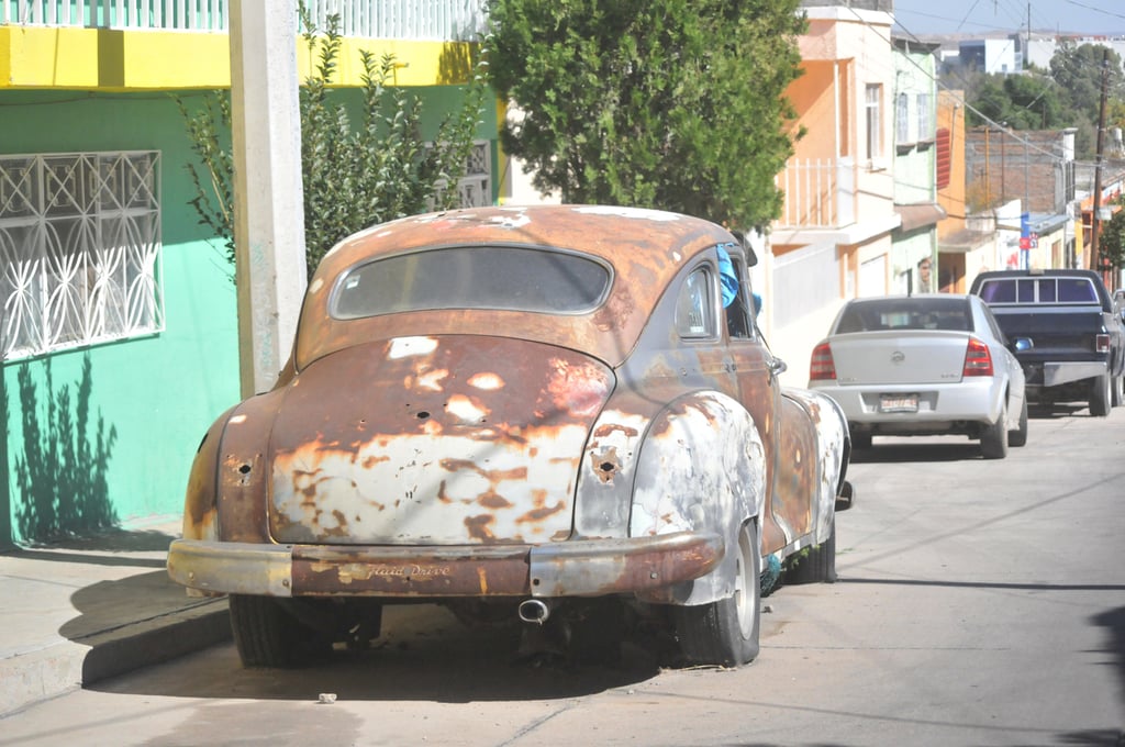 Retirarán vehículos chatarra que estén abandonados en calles de Durango