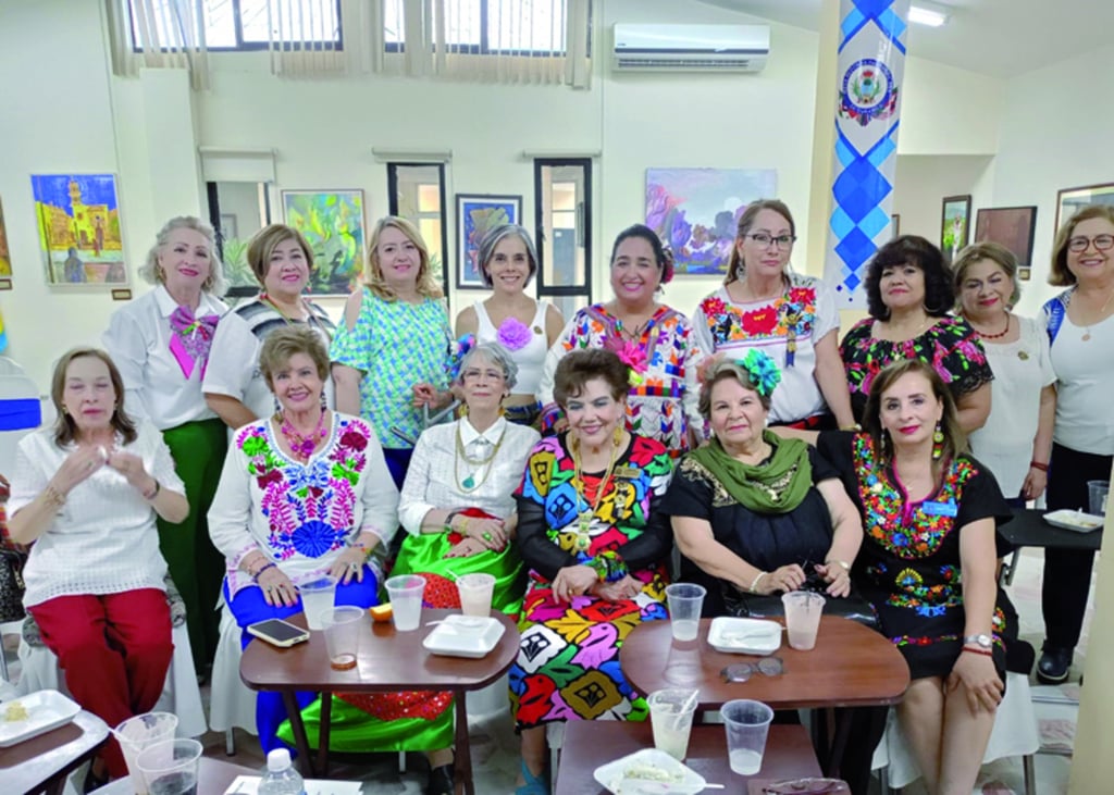 Reunión. En este encuentro aprovecharon para celebrar a la mexicana, como parte de las festividades del mes pasado.