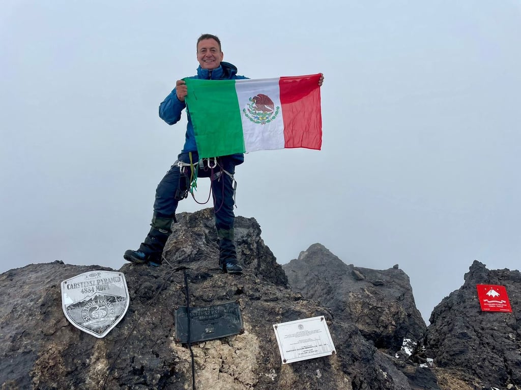 Víctor Maquívar hace cumbre en el Monte Jaya