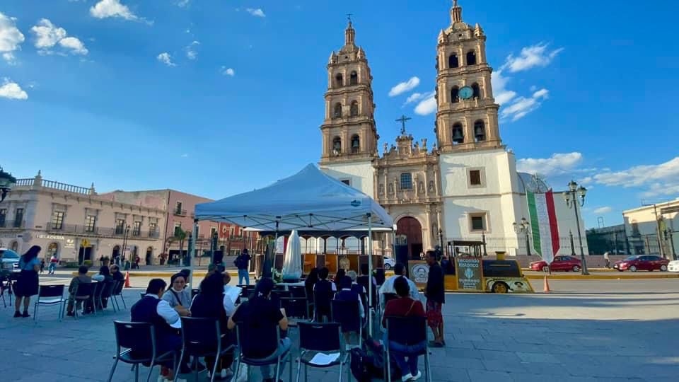 Diversos grupos estuvieron en la Plaza de Armas, en jornada por la vida, la familia y la paz