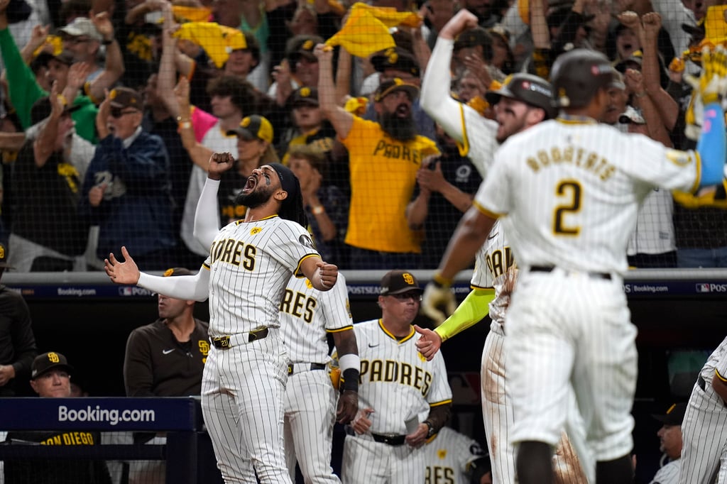 Triunfo. Un rally de seis carreras en el segundo rollo fue suficiente para que los Padres de San Diego derrotaran a los Dodgers yse pusieran en ventaja en la Serie Divisional. 