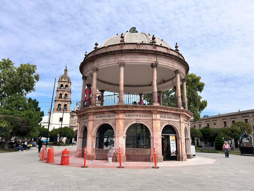 INAH detiene obras en el Kiosco; Ayuntamiento no sacó permiso