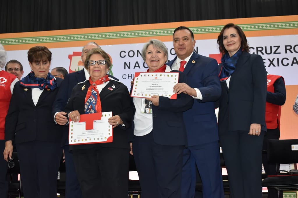 Duranguenses reciben reconocimiento nacional por la Cruz Roja