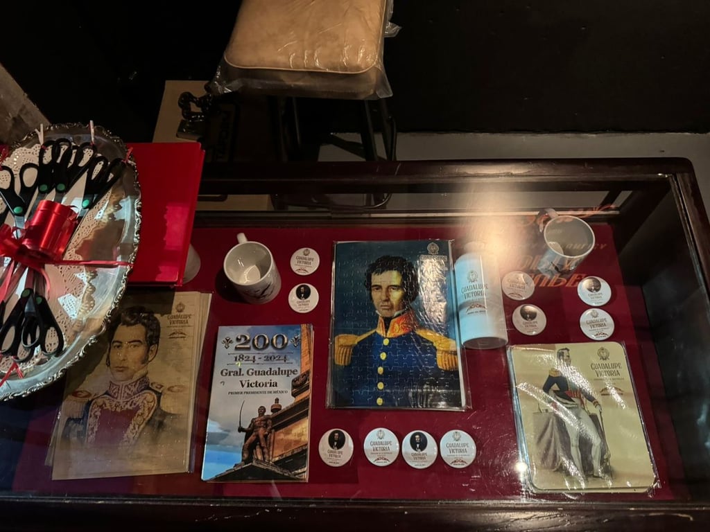 La museografía de este altar cívico estuvo a cargo del cronista de la ciudad Javier Guerrero por invitación del gobierno municipal.