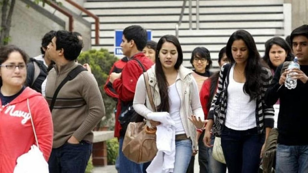 Problema. Muchos jóvenes batallan para conseguir un empleo formal, por la falta de experiencia.