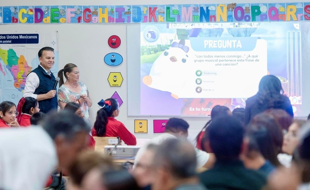 Ventaja. El Mandatario Estatal explicó que para este programa no se necesita internet y que se puede utilizar en cualquier salón de clases.