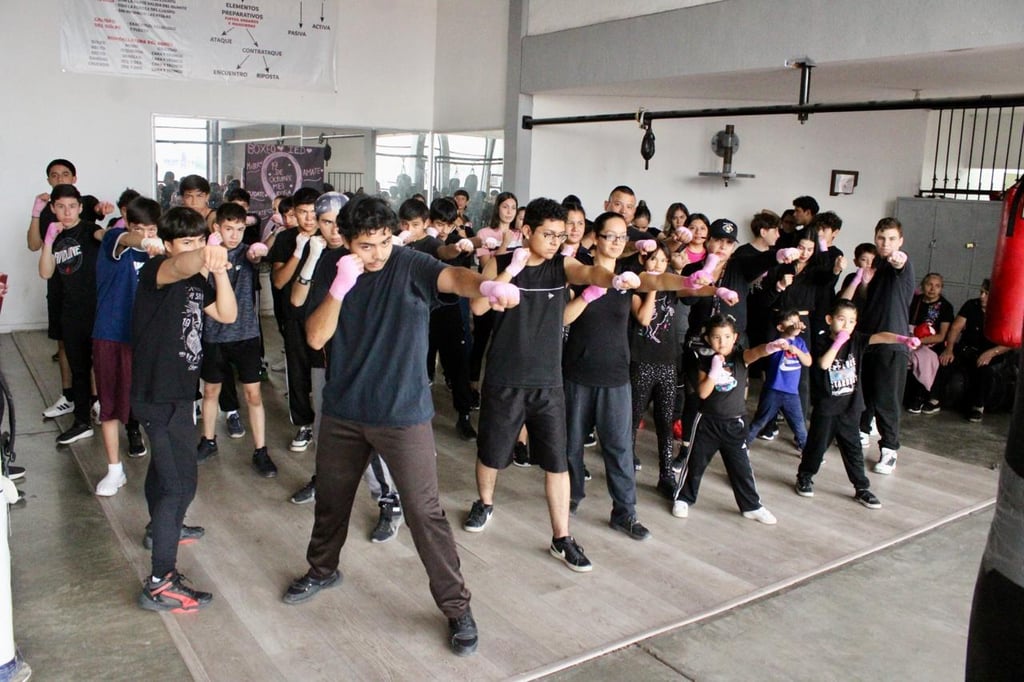 Concurrida. Decenas de deportistas se dieron cita a la Macro Clase de Box. 