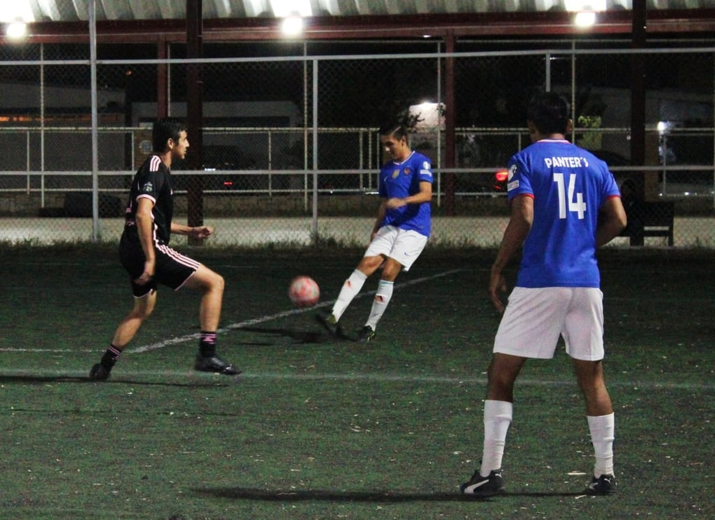 Igualada. El equipo de Fisioterapia Butzman dejó ir una ventaja de dos goles ante Pnthers y terminó empatando 2-2.