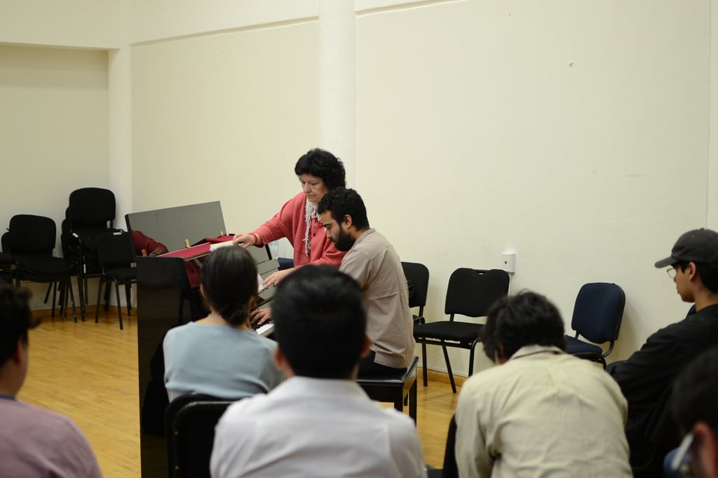 Intensivo. La reconocida pianista argentina Alicia Belleville compartió su conocimiento a los alumnos de la Escuela Superior de Música de la UJED.