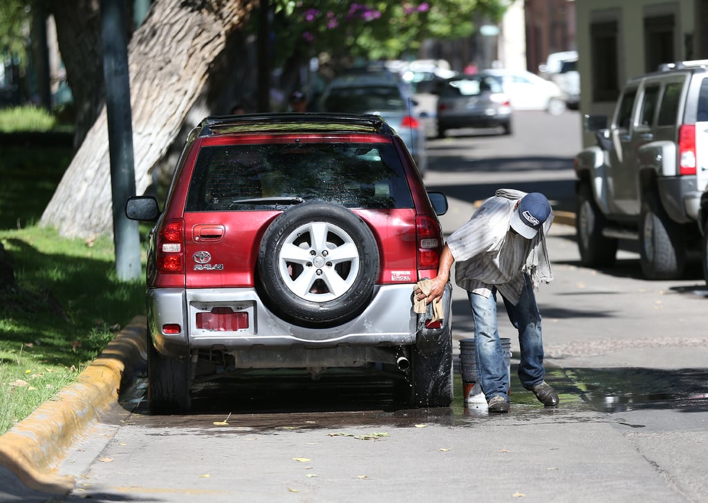 Piden en Durango regularizar actividad de 'lavacoches'