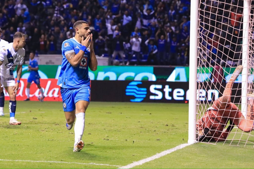 Escándalo. Cruz Azul cuenta al momento con 31 puntos, fruto de 10 victorias, un empate y una derrota; Carlos Rotondi y Giorgos Giakoumakis llevan en conjunto la impresionante cifra de 12 goles, siendo ambos el momentáneo segundo lugar de goleo.