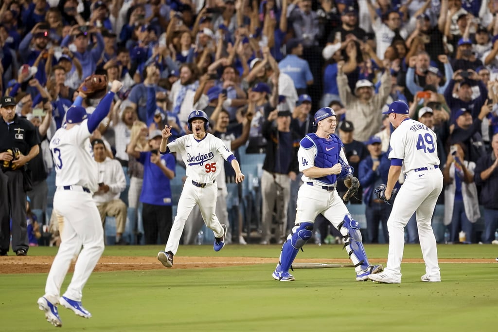 Contundencia. Finalmente, fue la novena angelina la que definió la serie en el diamante por 4-2, con la cual alcanzaron la Serie Mundial en donde se enfrentarán ante los Yankees de Nueva York.