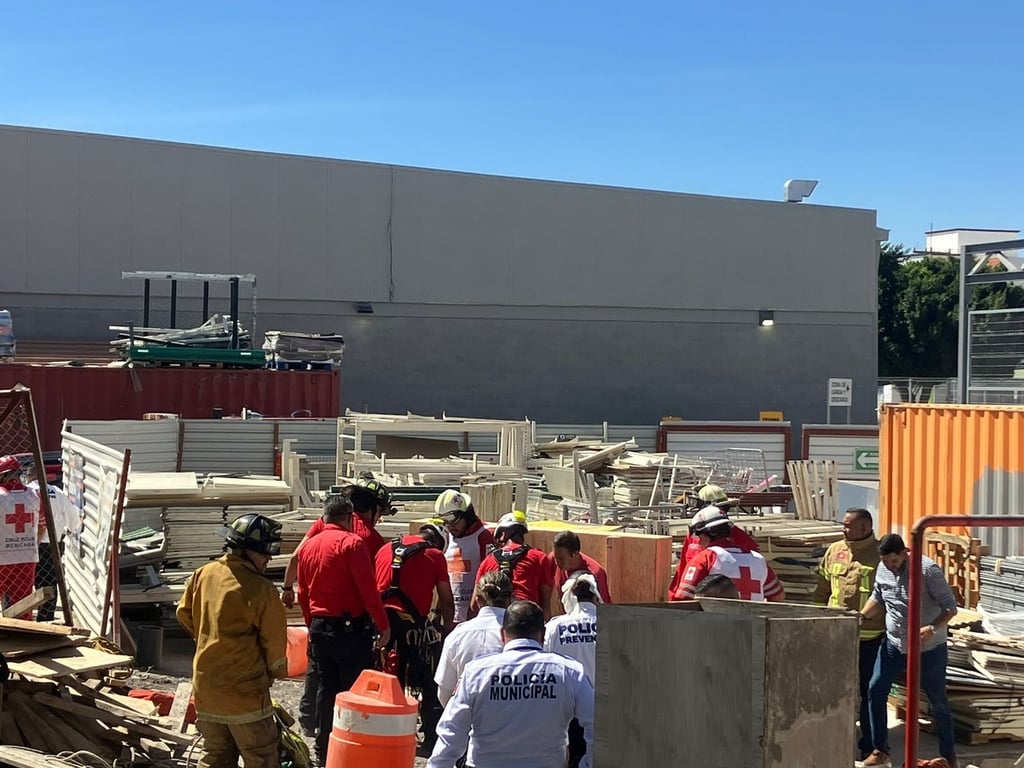 Caso. Tiene 50 años el hombre que cayó en un pozo de tormenta en un centro comercial, en el fraccionamiento El Edén.