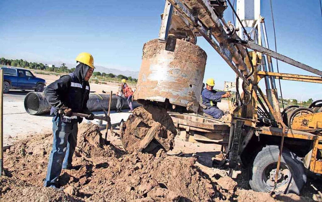 Construcción. La industria de la construcción en Durango se encuentra con muy poca obra, y de no ser por la de Agua Saludable para La Laguna que inició hace tres años y la Planta Potabilizadora en la capital del estado, la obra sería casi nula en la entidad.