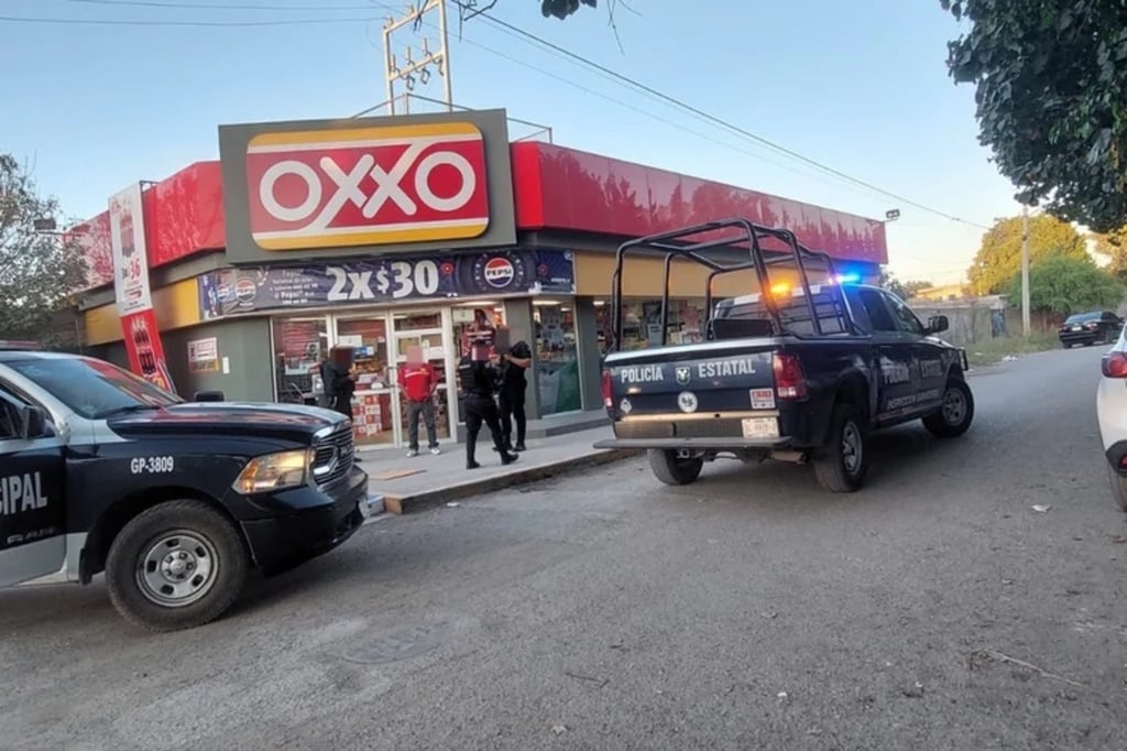 Hecho. Sujeto asalta tienda Oxxo en Gómez Palacio con machete. El presunto asaltante se llevó 4,500 pesos en efectivo.