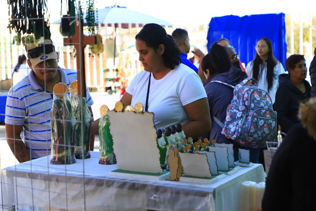 Comercio. Aunque la distribución de espacios y organización corresponde al templo, sí se regula la seguridad por parte de autoridades.