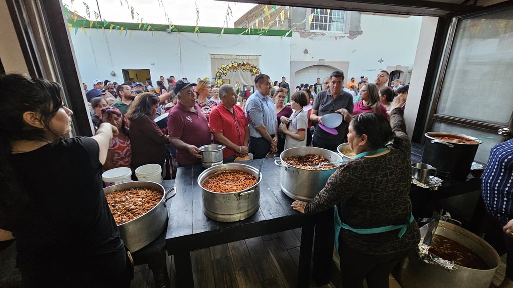 Más de 700 personas llegaron a la reliquia de la calle Ramírez