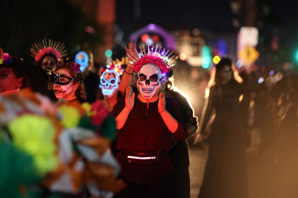 Presencia. La gran familia duranguense disfrutó del desfile del Festival Muuki 2024.